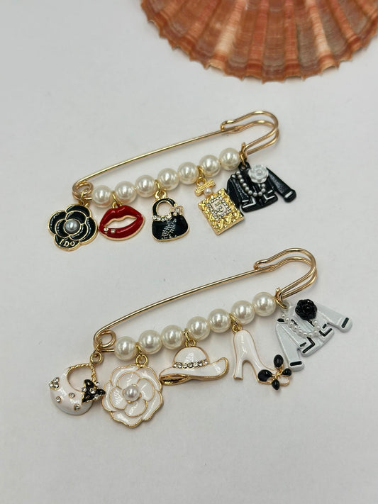 İnci Ve Charm Detay Broş