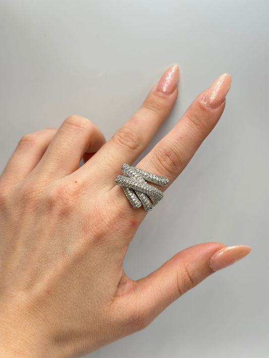 Asimetrik Bombeli Gömme Full Zirkon Taş Yüzük