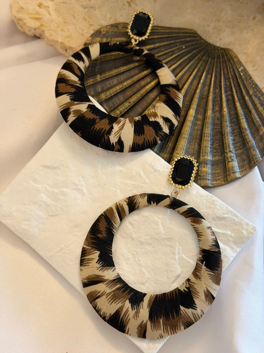 Baget Taş Detaylı Pirinç Kaplama Küpe