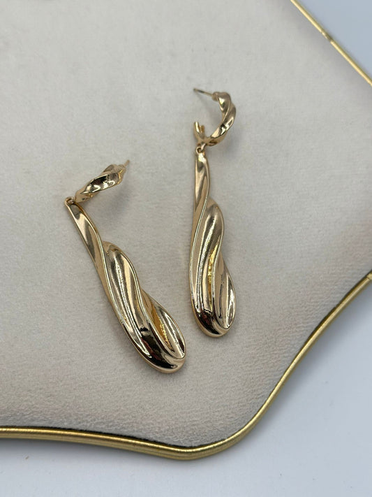 Burgu Detay Sallantılı Pirinç Kaplama Küpe