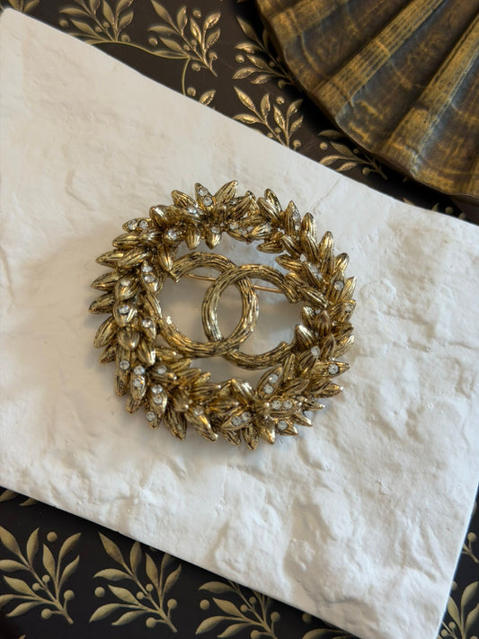 Çiçek Detay Çelenk CC Broş (Bronz Kaplama)