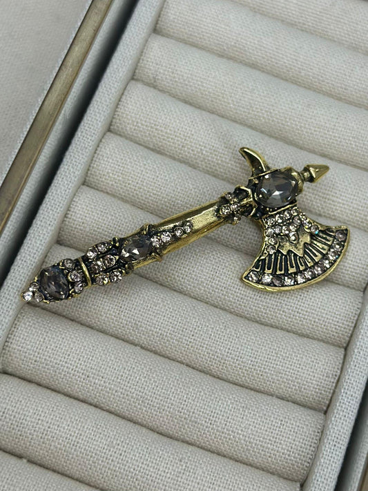 Eskitme Görünüm Zirkon Taş Detaylı Balta Broş