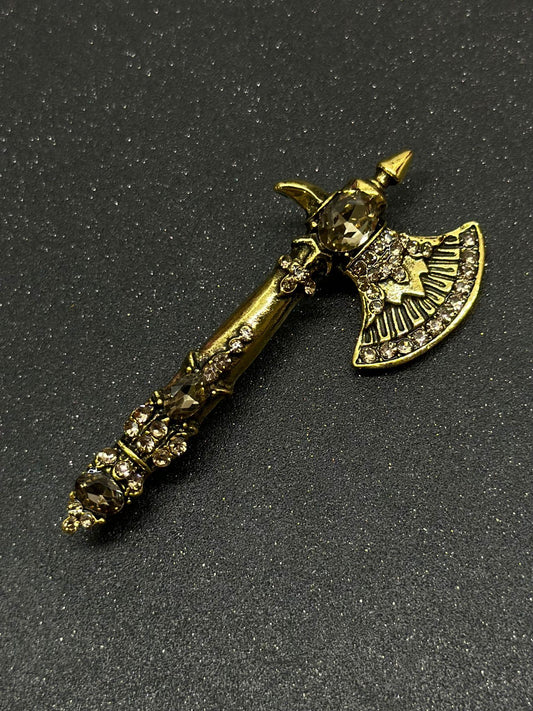 Eskitme Görünüm Zirkon Taş Detaylı Balta Broş