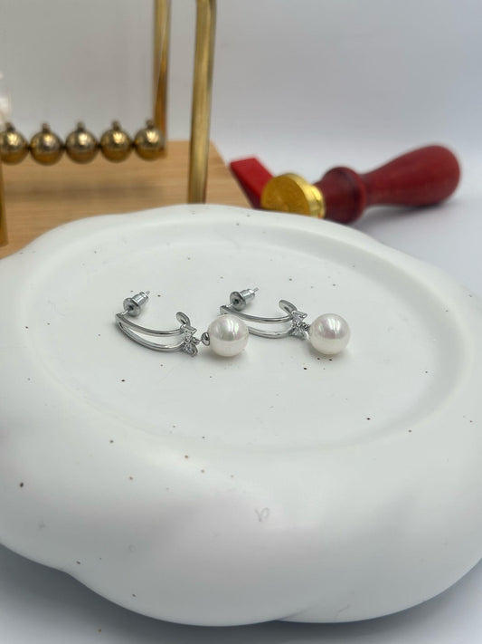 Fiyonk Detaylı Sallantılı İnci Küpe (Çelik)