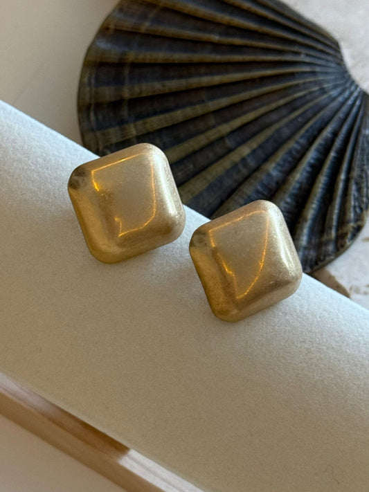 Gold Mat Plaka Kare Kesim Detaylı Vintage Küpe (Pirinç Kaplama)