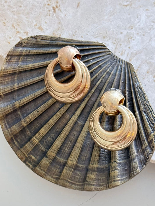 Gold Plaka Detaylı Sallantılı Vintage Küpe