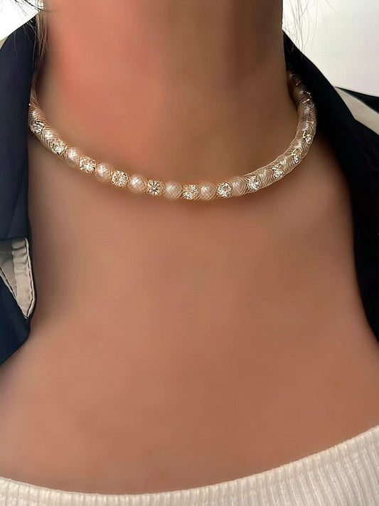 İnci ve Taş Detaylı Sarmal Tel Choker Kolye