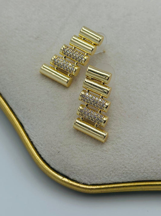 Kesik Zirkon Taş Detaylı Premium Küpe