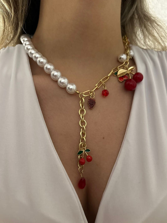 Kiraz Charm Detaylı İnci Premium Kolye