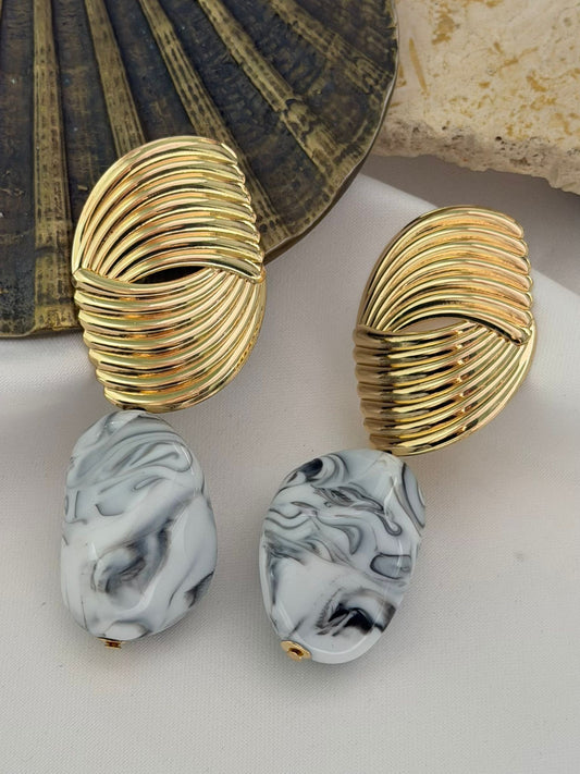 Mermer Desen Detay Sallantılı Pirinç Kaplama Küpe