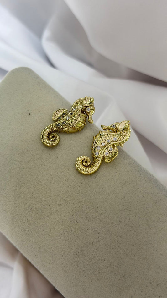 Minimal Deniz Atı Küpe (Çelik)