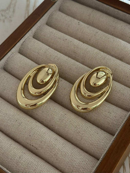 Oval Plaka Detaylı Çelik Vintage Gold Küpe