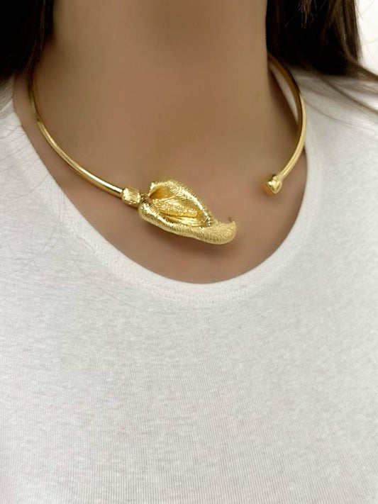 Özel Seri Bombeli İçi Boş Yaprak Model Choker Kolye