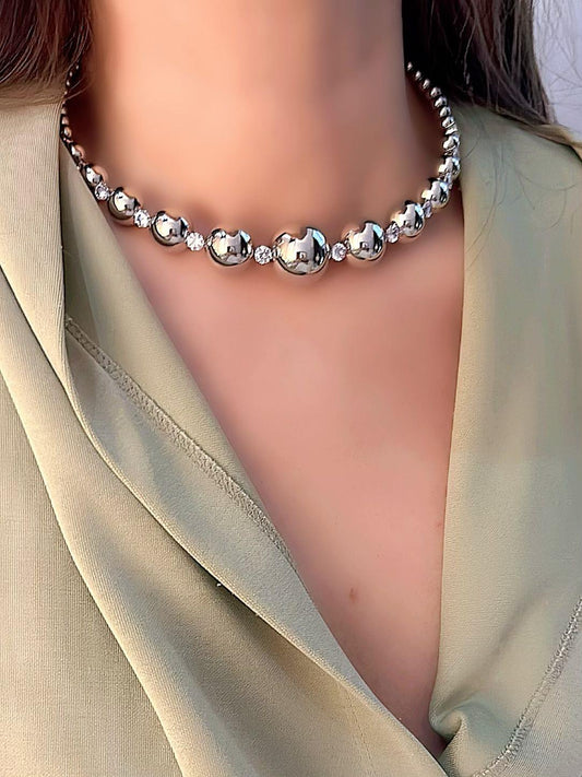 Özel Seri Topçuk ve Taş Detaylı Choker Kolye (Pirinç Kaplama)