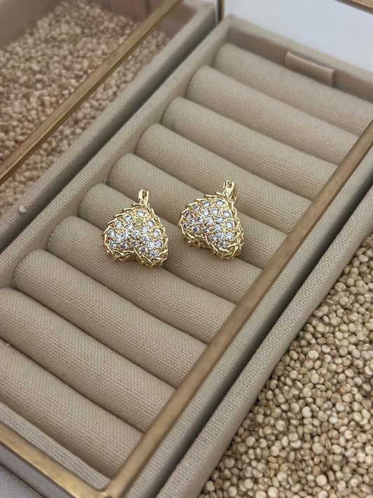 Özel Seri Zirkon Taş Detaylı Mininal Kalp Küpe