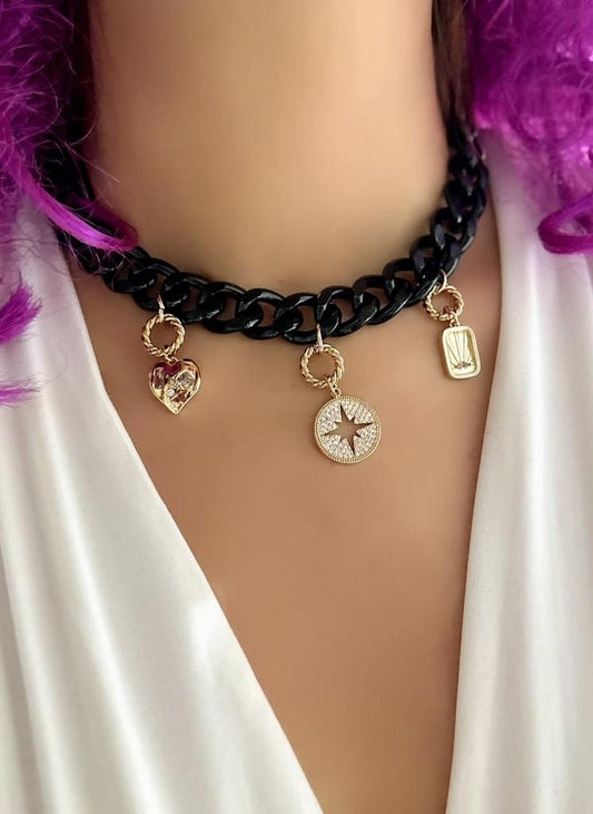 Özel Tsarım Siyah Akrilik Zincir Detaylı Charm Choker Kolye
