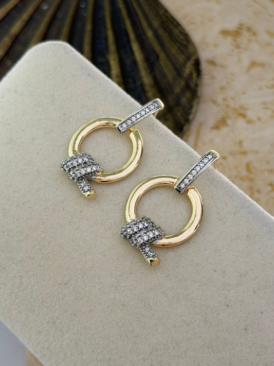 Sallantılı Çift Renk Ve Zirkon Taş Detay Küpe (Pirinç Kaplama)