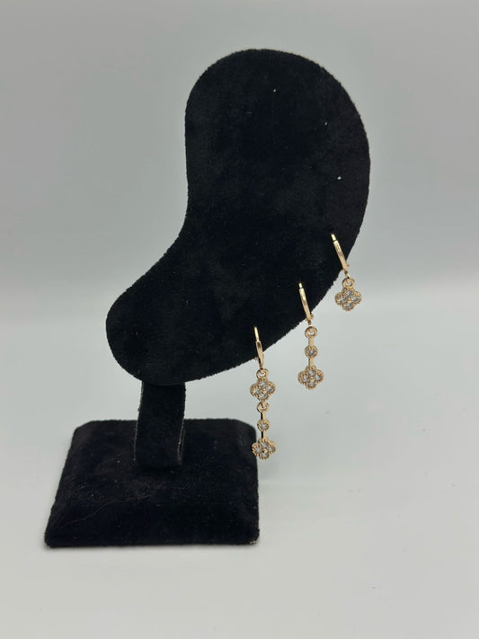 Sallantılı Yonca Detaylı Premium Set Küpe