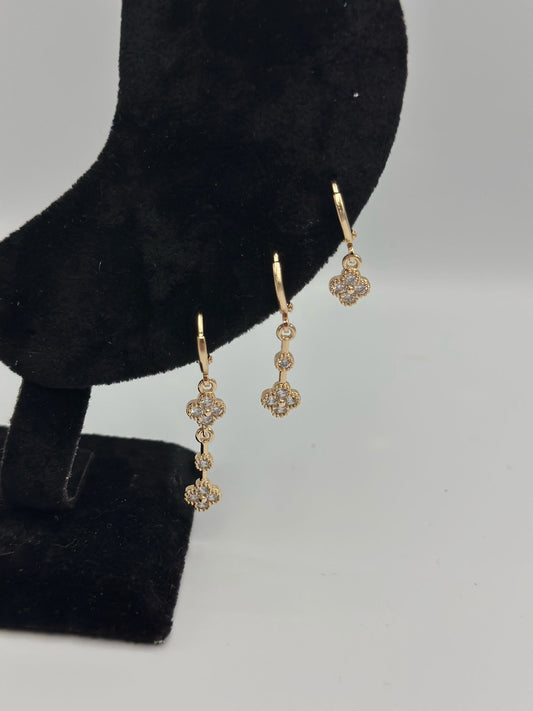 Sallantılı Yonca Detaylı Premium Set Küpe
