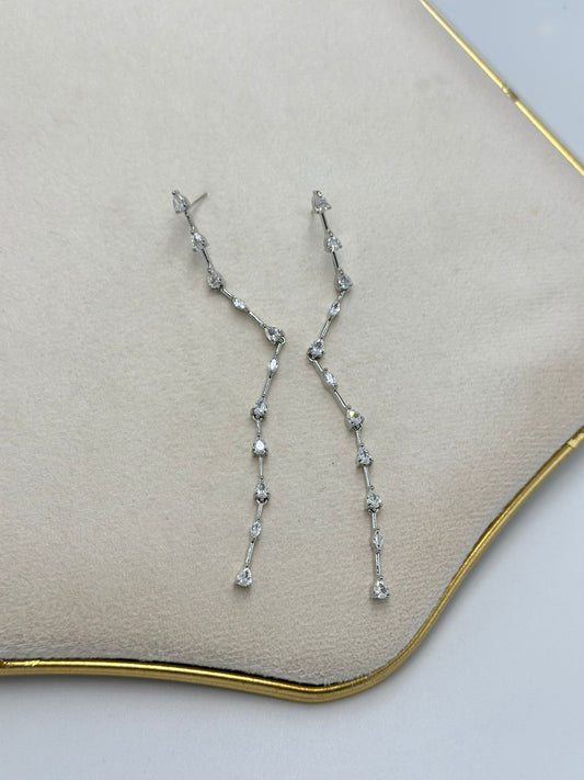 Sıralı Damla Detay Uzun Çelik Küpe