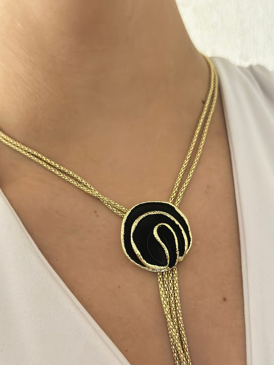 Siyah ve Gold Detaylı Gül Figürlü Zincir Uzun Ayarlamalı Kolye