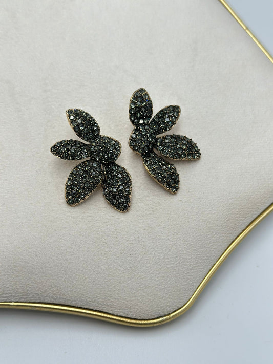 Siyah Zirkon Taş Yarım Çiçek Küpe (Pirinç Kaplama)