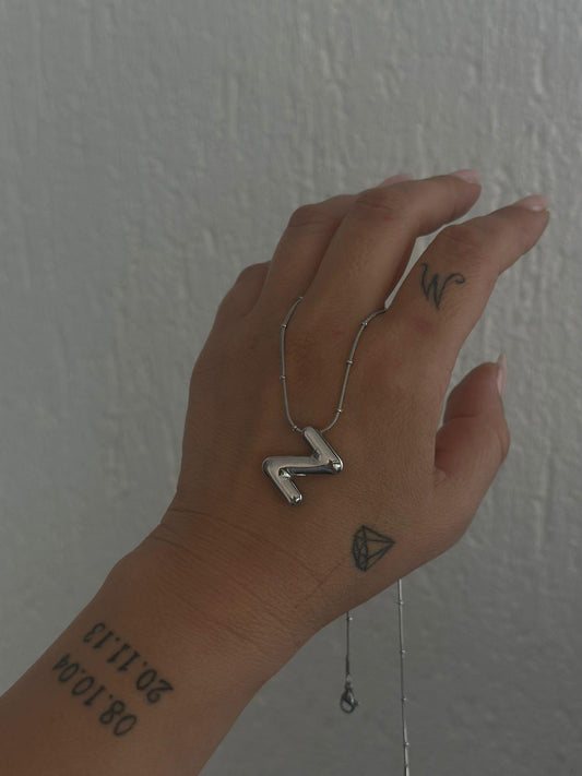 Topçuk Zincir Detaylı Harf Kolye