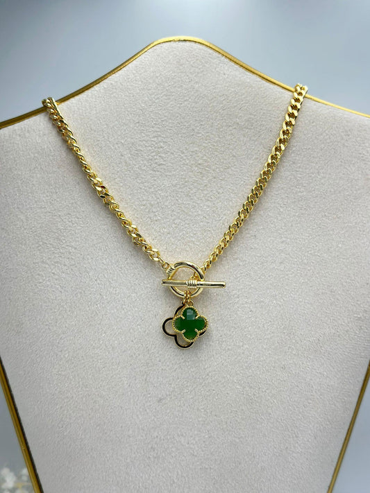 Yeşil Cam Taş Detaylı Yonca Model Kolye