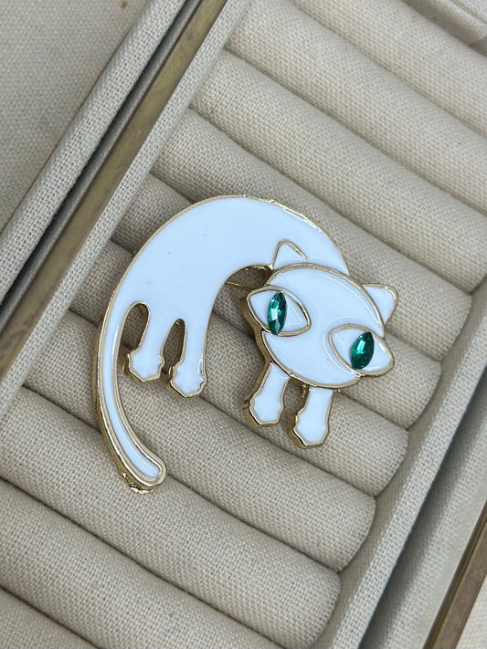 Yeşil Zirkon Taş Detaylı Beyaz Kedi Broş