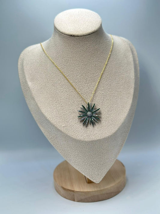 Yeşil Zirkon Taş Detaylı Çiçek Kolye (Pirinç Kaplama) (48Cm)