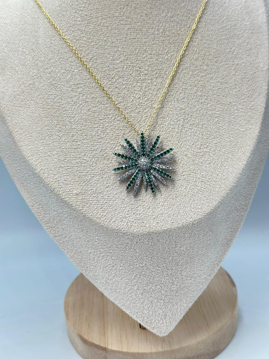 Yeşil Zirkon Taş Detaylı Çiçek Kolye (Pirinç Kaplama) (48Cm)