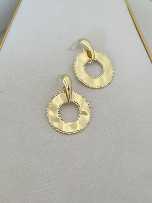 Yuvarlak Plaka Detay Çelik Küpe