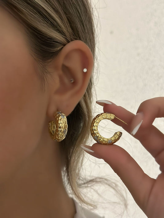 Zirkon Taş Baskı Detaylı Halka Küpe (Çelik)