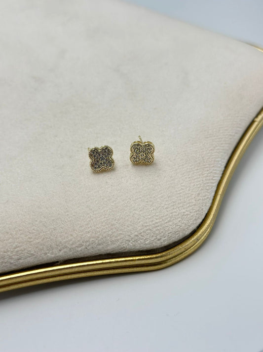 Zirkon Taş Detay Minimal Yonca Küpe