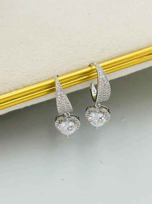 Zirkon Taş Detay Sallantılı Kalp Küpe (Çelik)