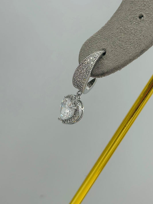 Zirkon Taş Detay Sallantılı Kalp Küpe (Çelik)