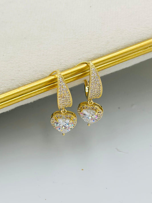 Zirkon Taş Detay Sallantılı Kalp Küpe (Çelik)