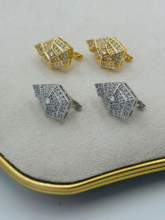 Zirkon Taş Detay Üçgen Küpe (Pirinç Kaplama)