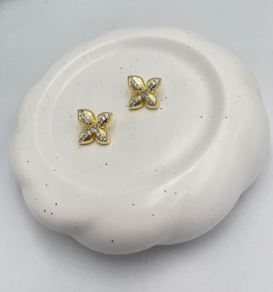 Zirkon Taş Detay Yonca Küpe