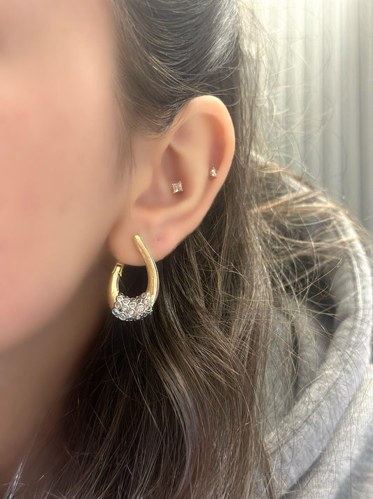 Zirkon Taş Detaylı Damla Çelik Küpe