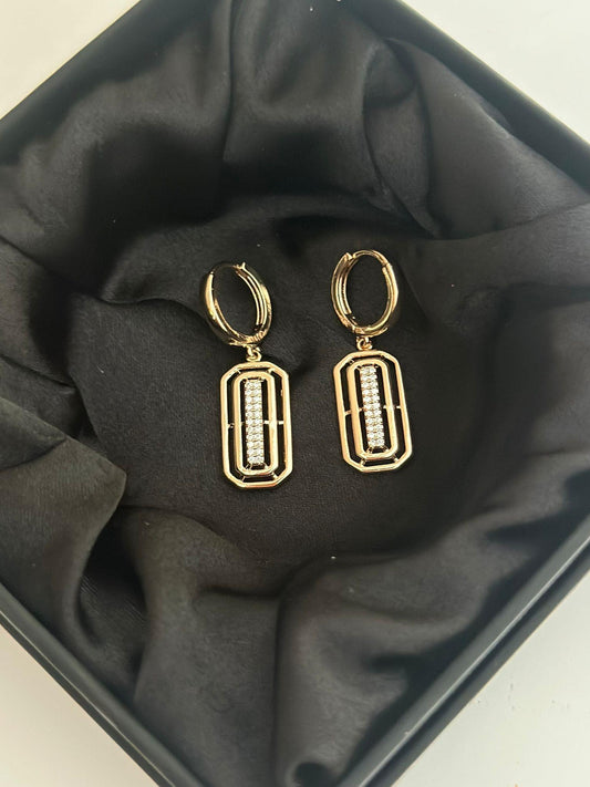 Zirkon Taş Detaylı Dikdörtgen Küpe (Çelik)