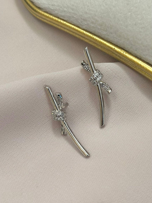 Zirkon Taş Detaylı Düğüm Küpe (Pirinç Kaplama)