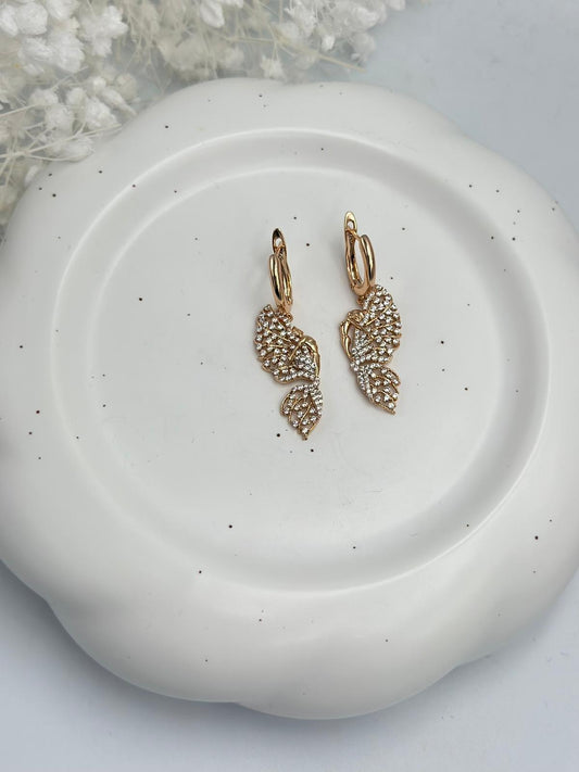 Zirkon Taş Detaylı Kelebek Kanadı Çelik Sallantılı Küpe