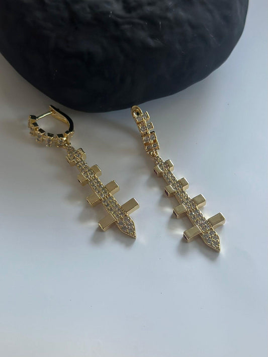 Zirkon Taş Detaylı Kılıç Küpe (Çelik)