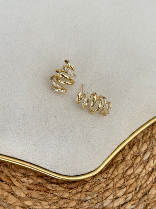 Zirkon Taş Detaylı Kıvrım Küpe (Premium)