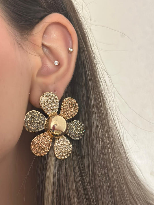 Zirkon Taş Detaylı Papatya Premium Küpe