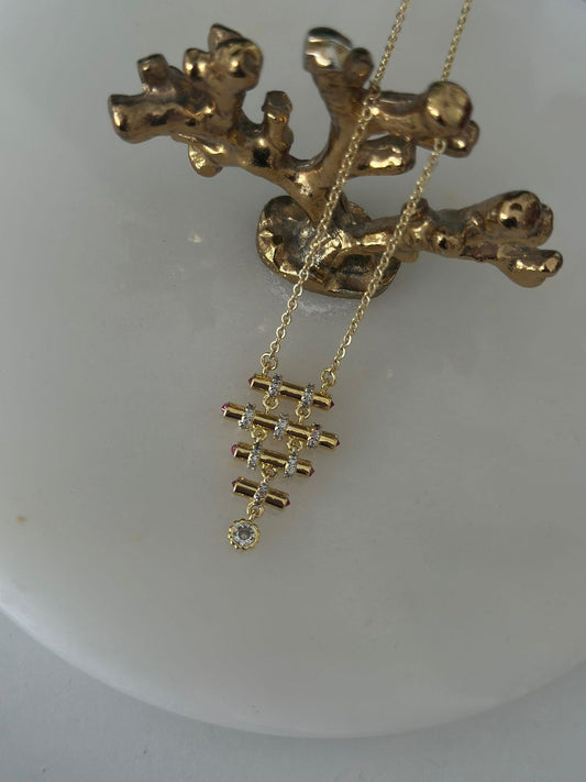 Zirkon Taş Detaylı Piramit Kolye (Çelik)