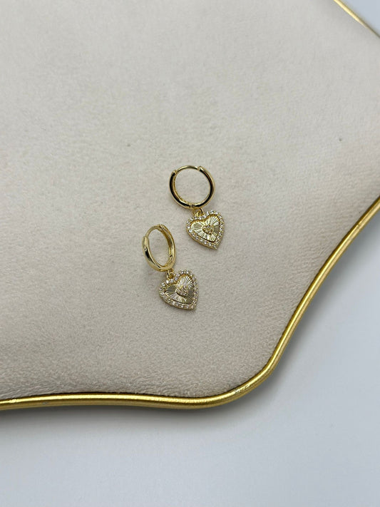 Zirkon Taş Detaylı Sallantılı Çelik Kalp Küpe