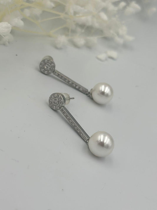 Zirkon Taş Detaylı Sallantılı İnci Küpe (Gümüş Kaplama)