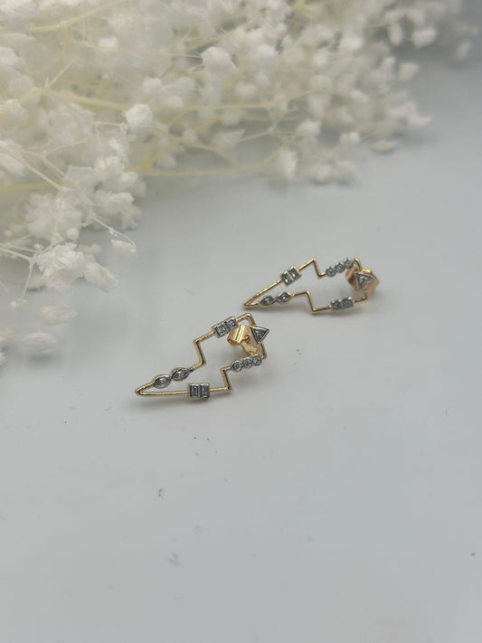 Zirkon Taş Detaylı Şimşek Küpe (Çelik)